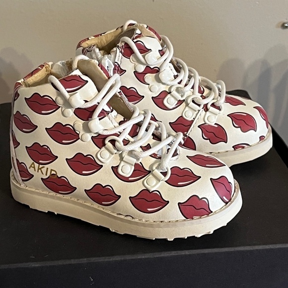 AKID Brand Shoes Kid 5C Pink Jasper Hot Lips Leather Boot White Love Lace Up - Picture 2 of 10